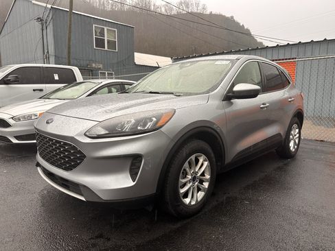 Used 2021 Ford Escape SE image 3