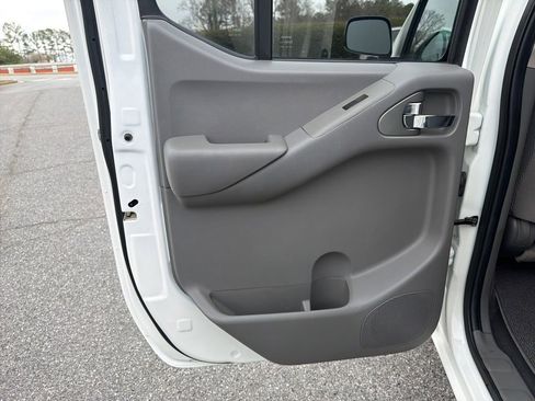 Used 2021 Nissan Frontier SV image 29