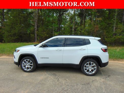 Certified 2023 Jeep Compass Latitude image 2