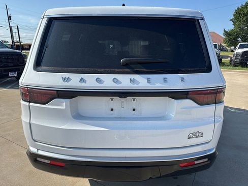 Used 2024 Jeep Wagoneer 2WD w/ Premium Group I image 6