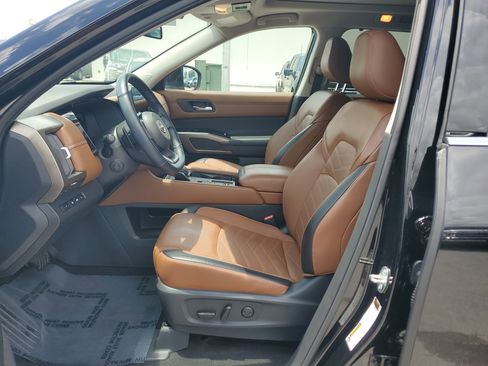 Certified 2024 Nissan Pathfinder Platinum w/ Cargo Package image 11