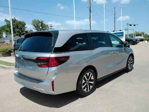 Used 2025 Honda Odyssey EX-L image 8