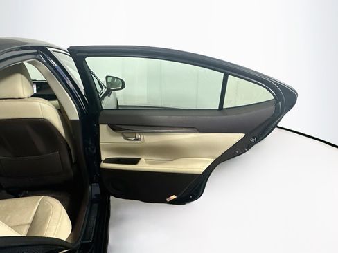 Used 2016 Lexus ES 350 w/ Luxury Package w/Wood Trim FWD image 30