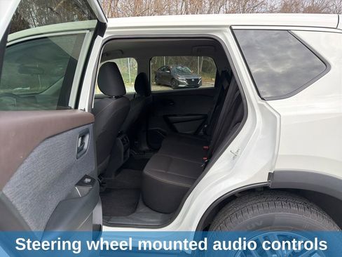 Used 2023 Nissan Rogue S image 8