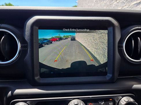 Used 2023 Jeep Wrangler Unlimited Sahara w/ Cold Weather Group AWD/4WD image 27