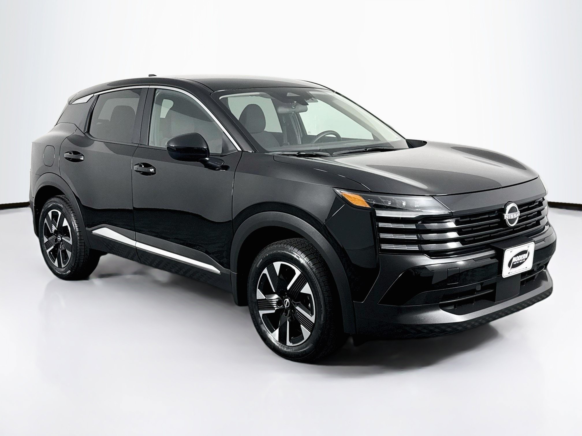 Used 2025 Nissan Kicks SV AWD/4WD image 2