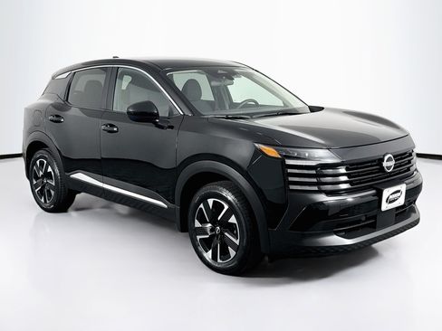 Used 2025 Nissan Kicks SV AWD/4WD image 2