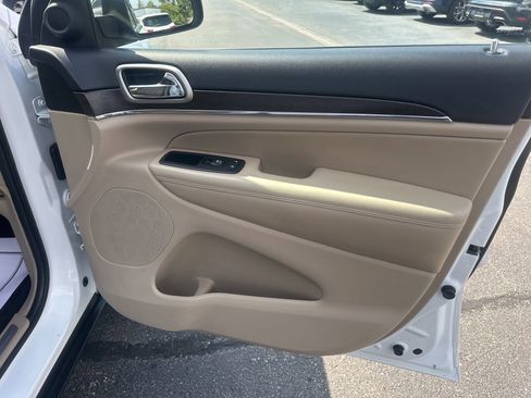 Used 2016 Jeep Grand Cherokee Limited image 10