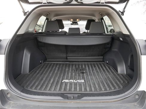 Used 2021 Toyota RAV4 XLE image 18