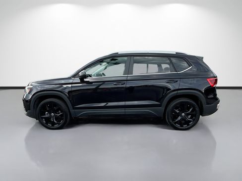 Used 2023 Volkswagen Taos SE w/ Panoramic Sunroof Package FWD image 6