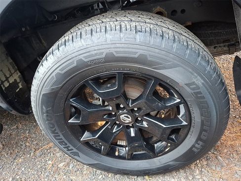 Used 2021 Nissan Frontier SV w/ Midnight Edition Floor Mats image 5