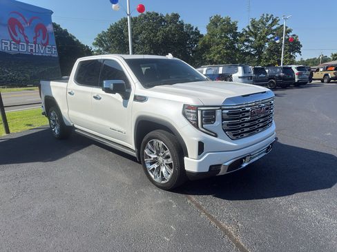 Used 2023 GMC Sierra 1500 Denali w/ Denali Reserve Package AWD/4WD image 3