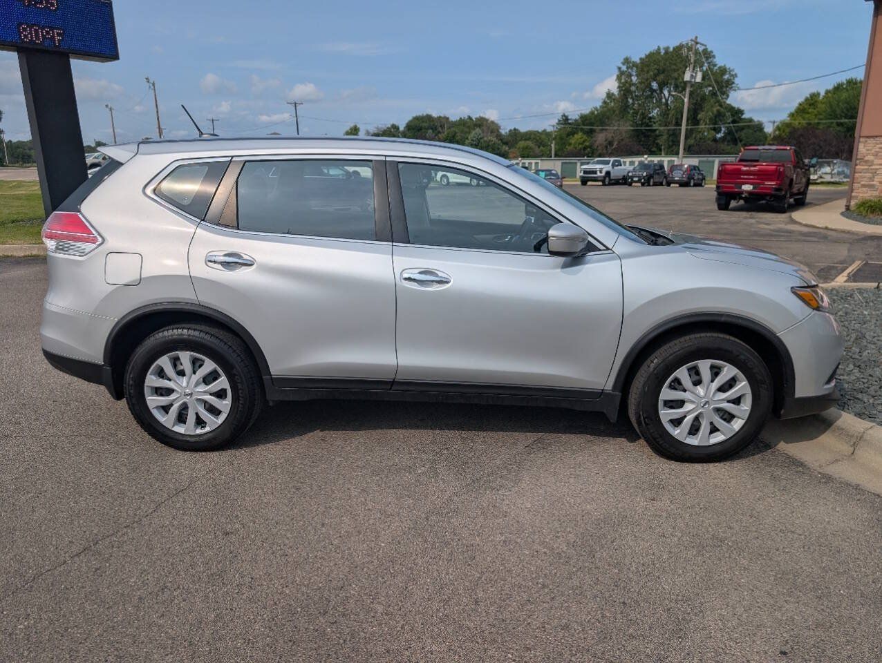 Used 2015 Nissan Rogue S FWD image 10