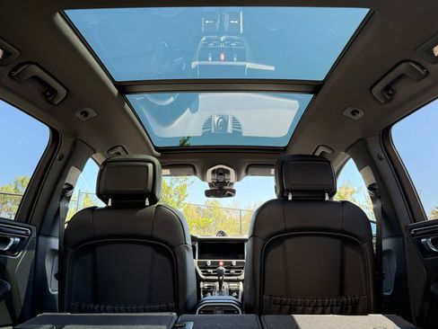 Certified 2026 Porsche Macan AWD/4WD image 33