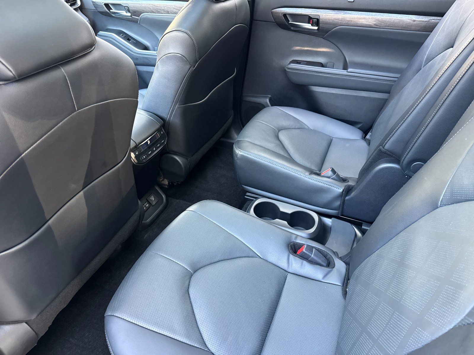 Used 2026 Toyota Highlander Platinum AWD/4WD image 11