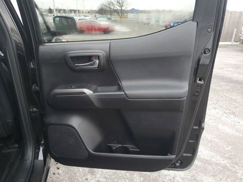 Used 2020 Toyota Tacoma TRD Sport image 30
