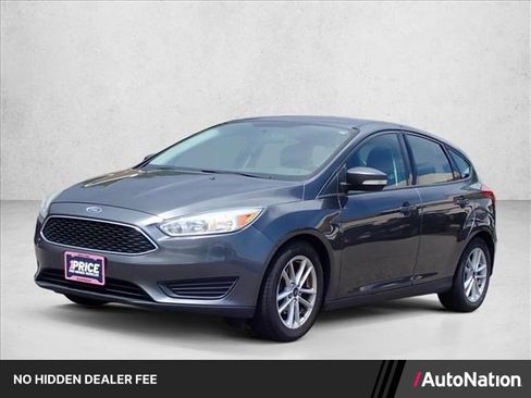 Used 2017 Ford Focus SE w/ Cold Weather Package FWD image 1