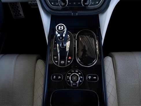 Used 2017 Bentley Bentayga image 12