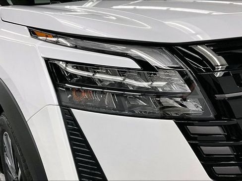New 2026 Nissan Pathfinder Platinum w/ Lighting Package AWD/4WD image 15