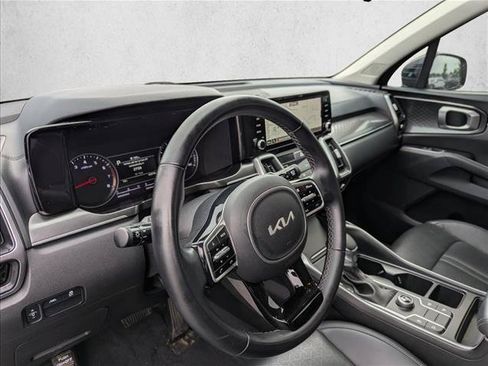 Used 2022 Kia Sorento S FWD image 11