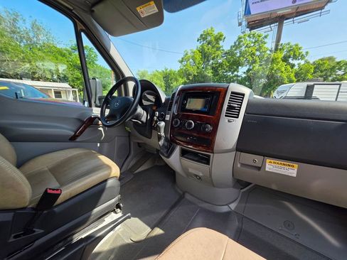 Used 2016 Mercedes-Benz Sprinter 3500 image 9