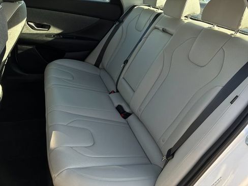 Used 2025 Hyundai Elantra Limited FWD image 10