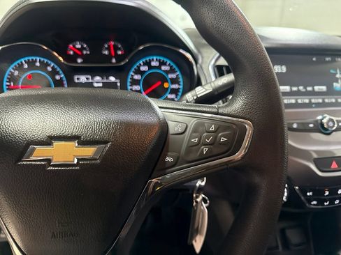 Used 2017 Chevrolet Cruze LT FWD image 11