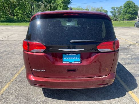 Used 2023 Chrysler Voyager LX FWD image 7