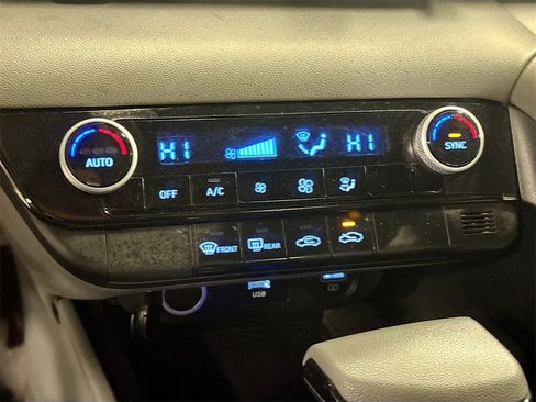 Used 2022 Hyundai Elantra SEL image 17