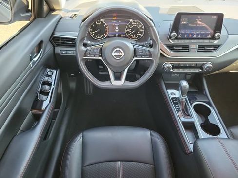 Used 2024 Nissan Altima 2.5 SR FWD image 16