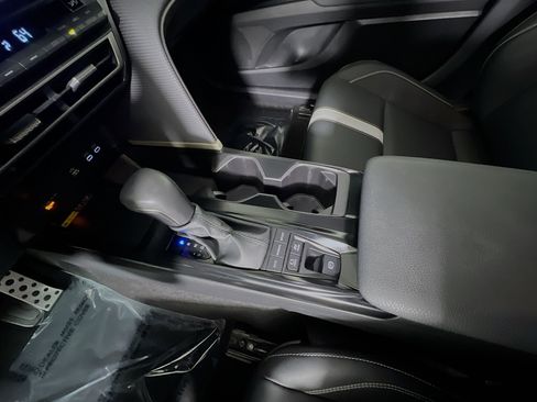 Used 2025 Toyota Camry SE w/ Convenience Package image 25