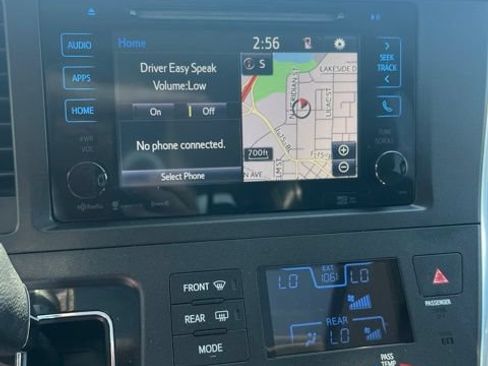 Used 2017 Toyota Sienna SE Premium FWD image 39