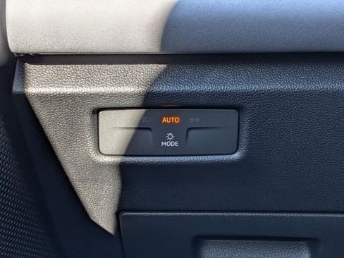 New 2026 Volkswagen Tiguan SE image 21