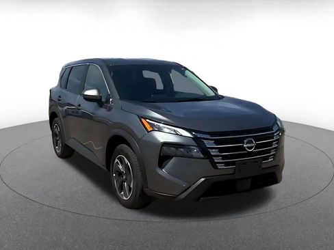 Used 2025 Nissan Rogue SV FWD image 3