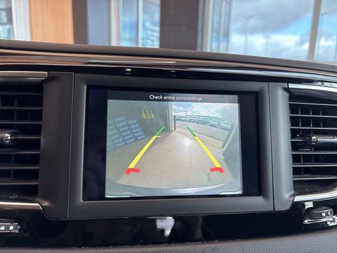 Used 2018 Chrysler Pacifica Touring Plus image 25