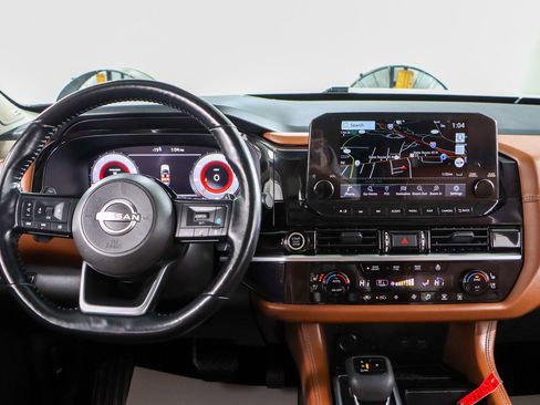 Used 2023 Nissan Pathfinder Platinum image 17