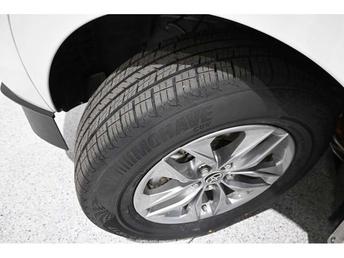 Used 2023 Toyota Sienna XLE w/ XLE Plus Package AWD/4WD image 11