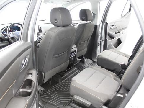 Used 2020 Chevrolet Traverse LT FWD image 16
