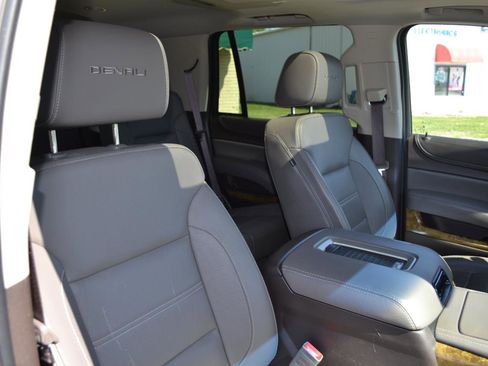 Used 2017 GMC Yukon Denali w/ Open Road Package AWD/4WD image 37