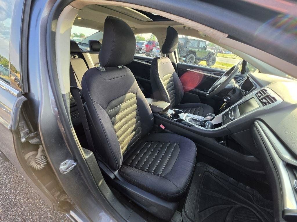 Used 2014 Ford Fusion SE FWD image 16