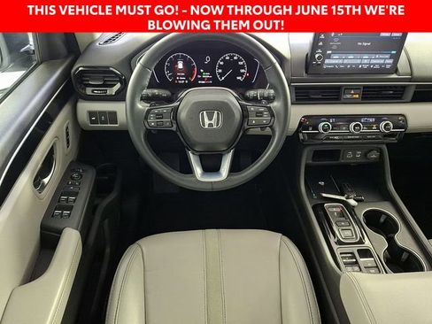 Used 2025 Honda Pilot Touring image 13