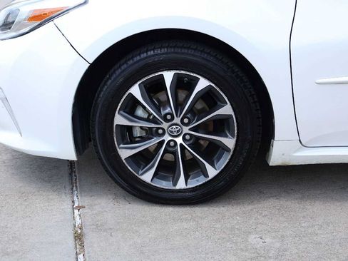 Used 2017 Toyota Avalon XLE Premium FWD image 8
