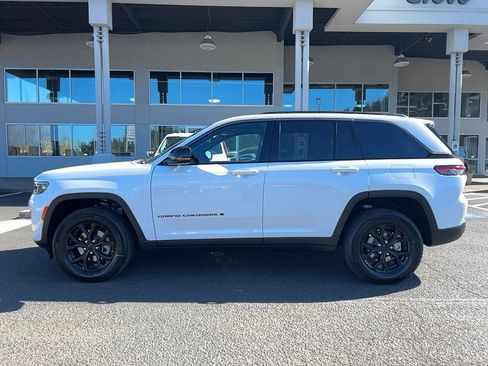New 2026 Jeep Grand Cherokee Altitude AWD/4WD image 8