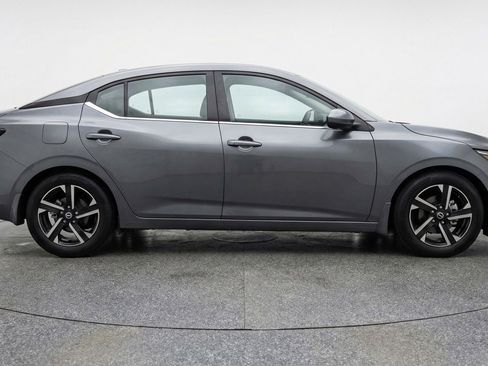 Used 2025 Nissan Sentra SV FWD image 11