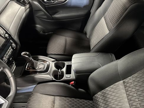 Used 2020 Nissan Rogue SV image 26