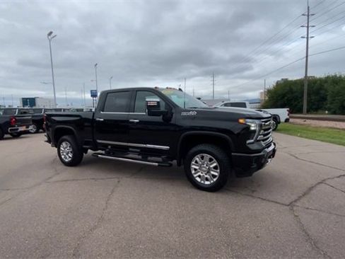 Used 2025 Chevrolet Silverado 2500 High Country w/ Technology Package image 2