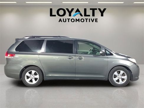Used 2011 Toyota Sienna LE image 6