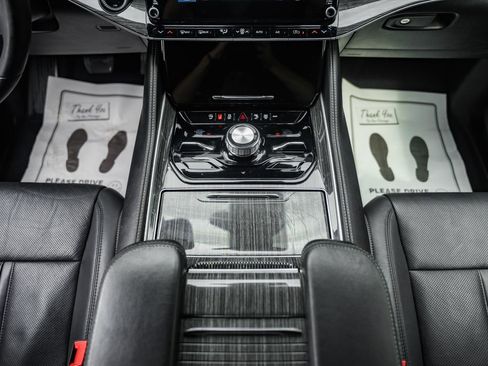 Used 2022 Jeep Wagoneer Series III image 32