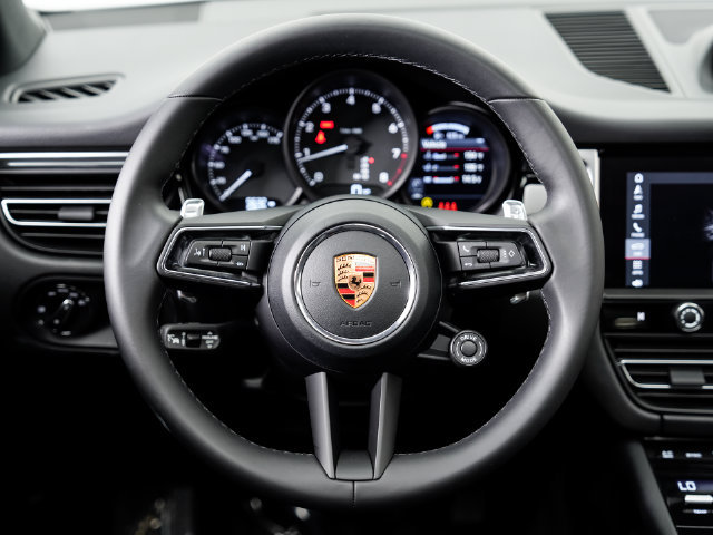 Certified 2026 Porsche Macan AWD/4WD image 23