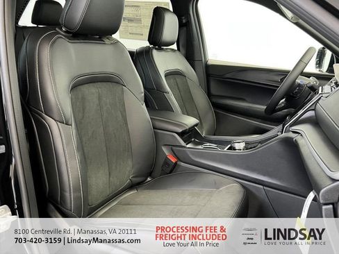 New 2025 Jeep Grand Cherokee Altitude AWD/4WD image 12
